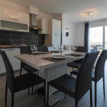 Domino Apartment *