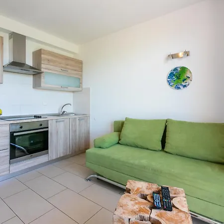 Apartment Domino