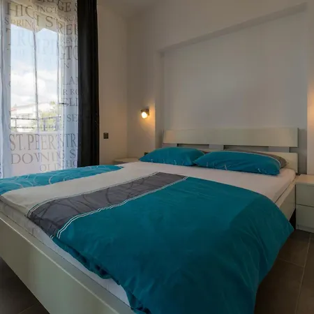 Apartment Domino